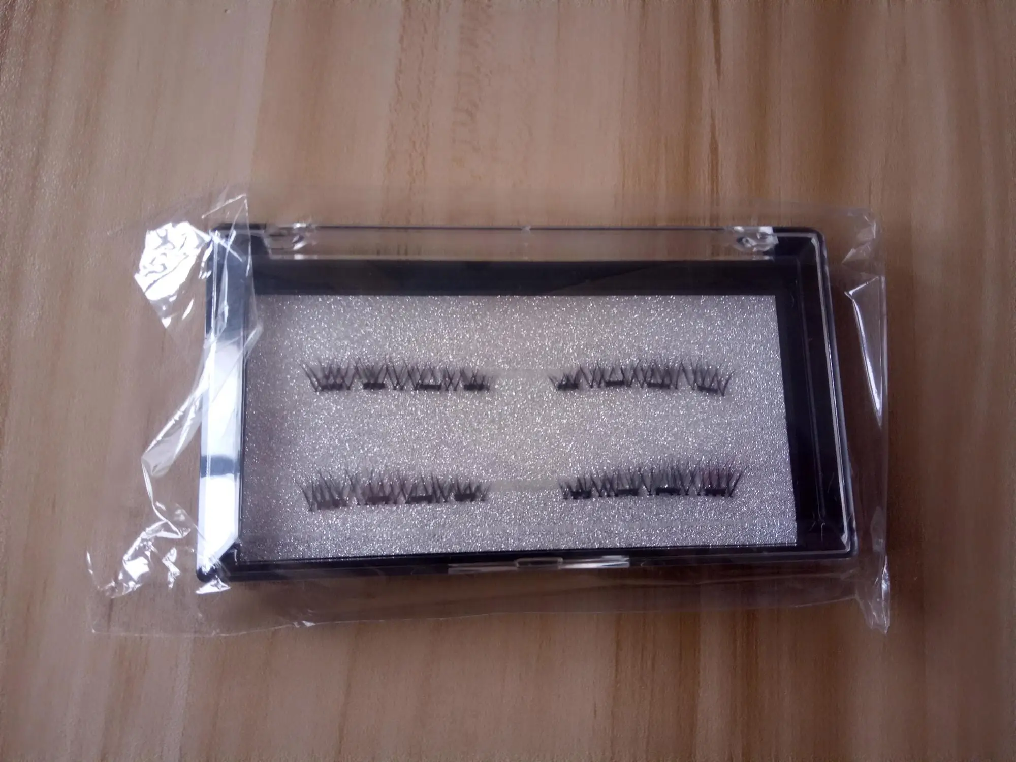 About the product MGNETIC EYELASHES FULL SIZE LASHES follow the natual eye curve ,no glue and no mess solution with fantastic results,just few seconds change your beauty routine,much easier than glue fake eyelashes ,the Magnetic Eyelashes Full Size lashes placed tiny 3 magnets in the middle and two ends,magnetic eyelashes full size design make you extremely charming and so easy to apply just after few practice,never damage your own natual eyelashes.