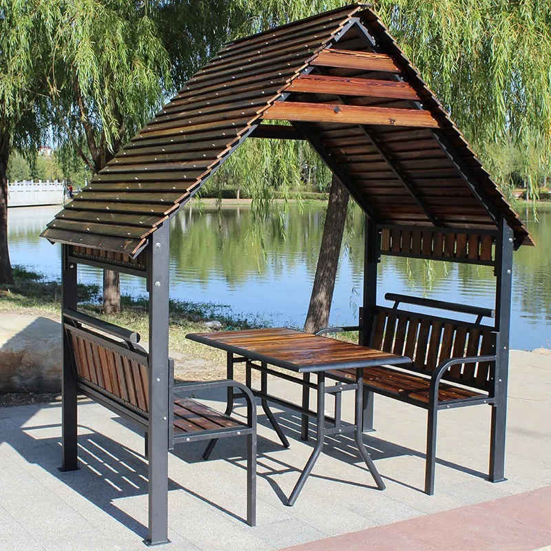 木制pergola 户外凉亭与秋千和长凳花园