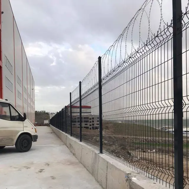 Powder coated 8 Gauge Welded Wire mesh V Guard Steel Wire Mesh Fence.jpg