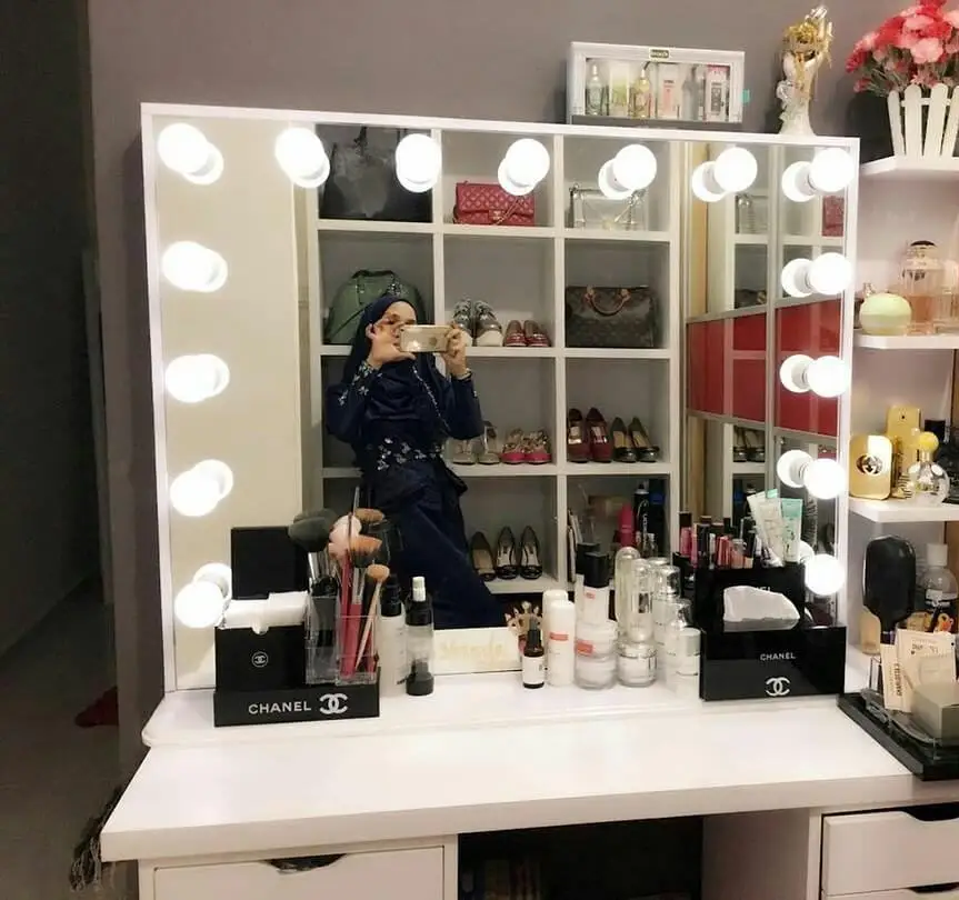 

Frameless Vanity Mirror Hollywood Dressing Makeup Salon Vanity Mirror With Bulb Lights