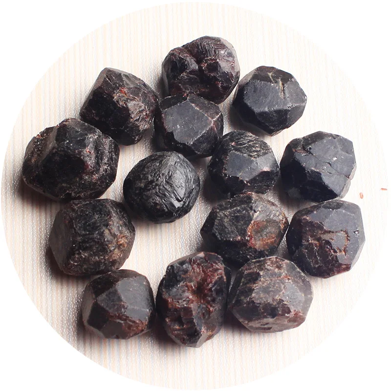 Wholesale Natural Round Rough Garnet Stone Raw Garnet Crystal Tumbled ...