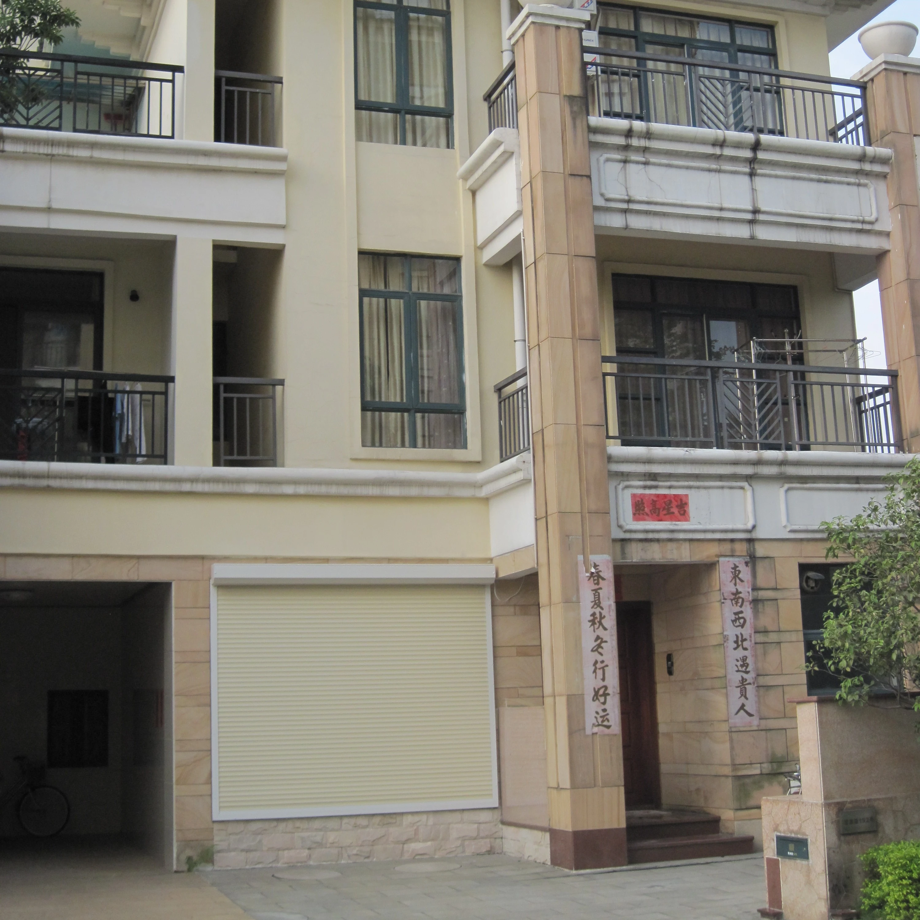 
Aluminum Rolling shutter doors for Security and sound insulation 