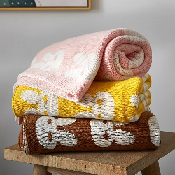 

Throw blanket autumn winter Heart Cross Swan Children sofa Knitted Cotton Baby Blanket