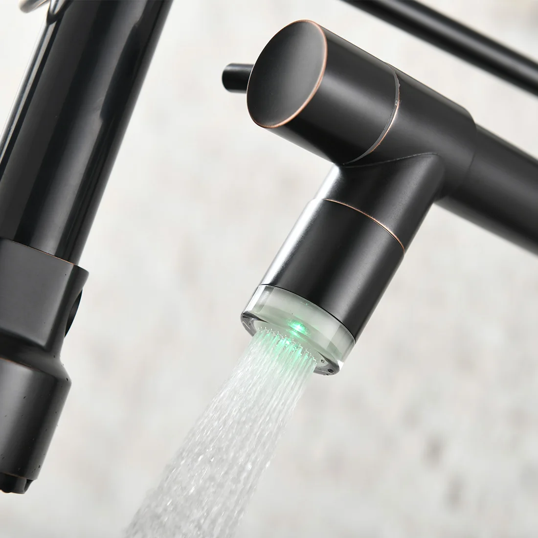 Single-Handle Pull-Down Sprayer Kitchen Faucet in Matte Black