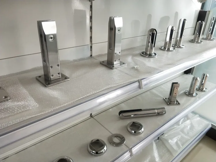 Stainless steel self soft closing glass door hinges for pool fence.jpg