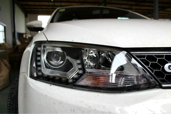 Jetta Mk6 headlight right hand drive 2