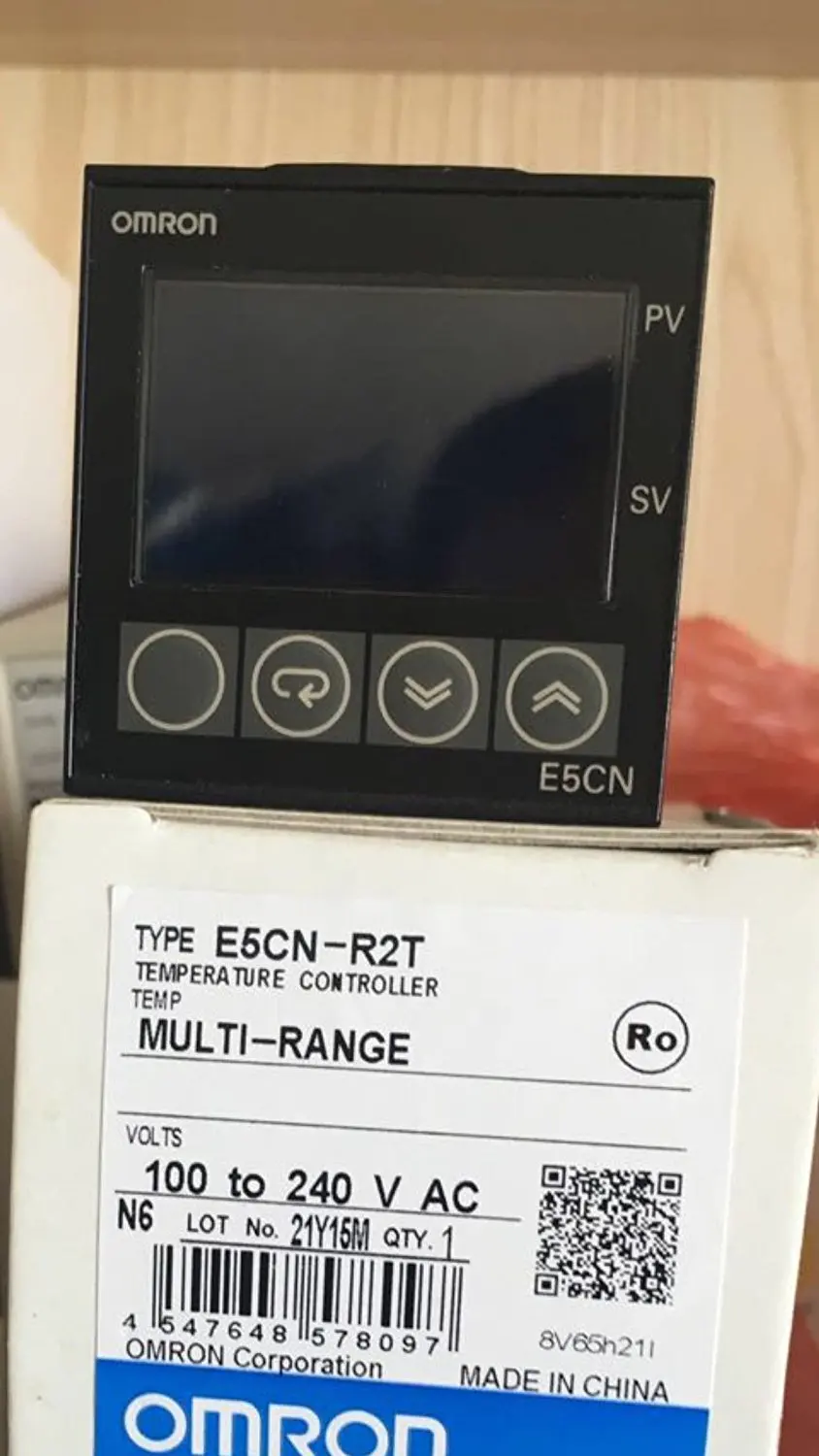 Omron Multi-Range Temperature Controller 24VAC//DC NEW E5CN-Q2MT-500