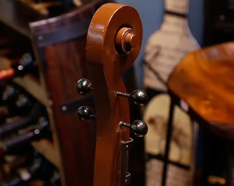 European Style 4 Bottle Cello Guitar Violin Shape Iron Wine Display