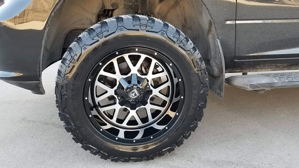 良好的性能越南汽车轮胎 4*4 泥梗宽登山者 mt 33 * 12.