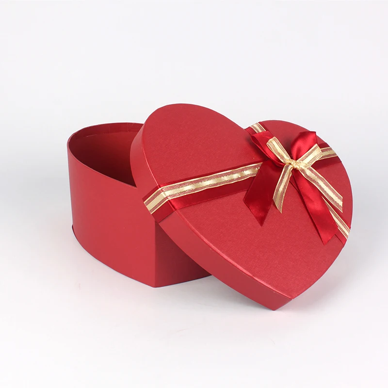 Heart box. Подарок в виде сердца. Подарочная упаковка в форме сердца. Коробочка сердечко. Коробка в форме сердца.