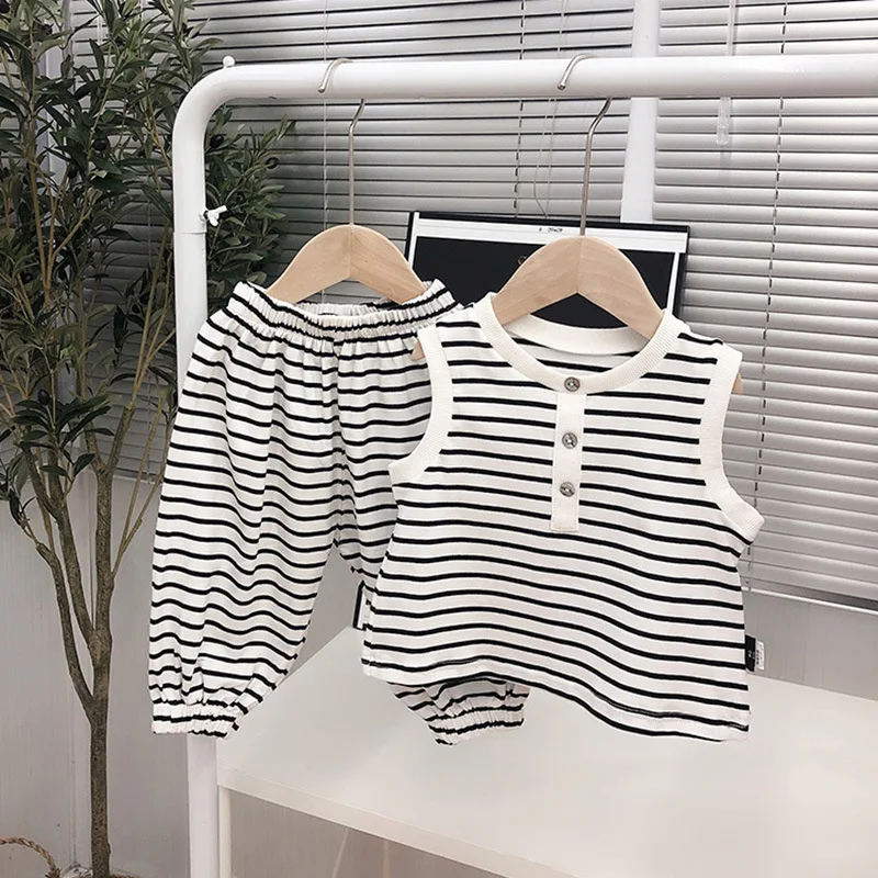 

Wholesale 2019 Girls summer stripe tshirt +short clothes suits kids clothing Set