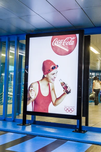 Advertising manufactured outdoor led aluminum display light box illuminated round light box sign on wall and pole