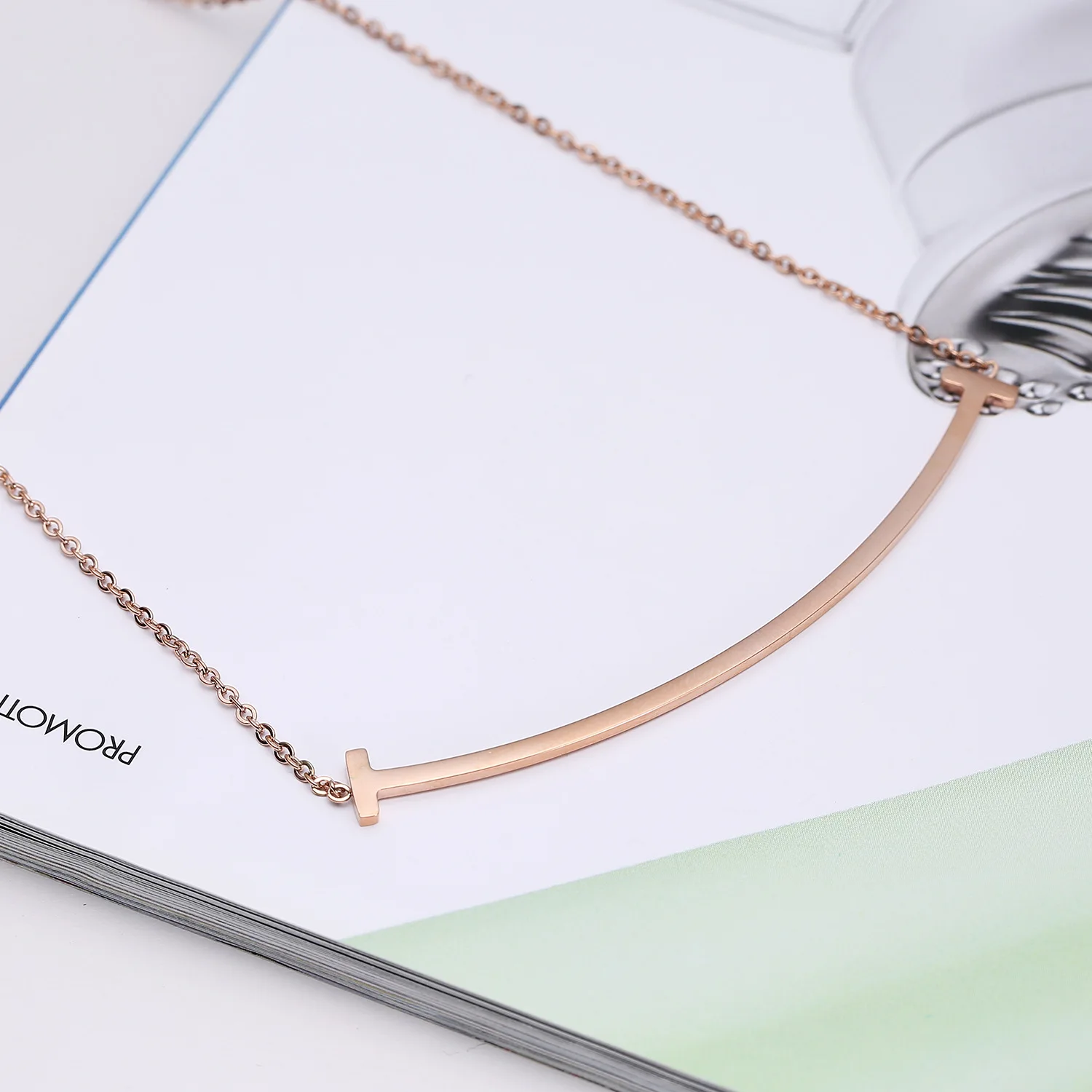 simple design women jewelry horizontal cross shaped pendant necklace