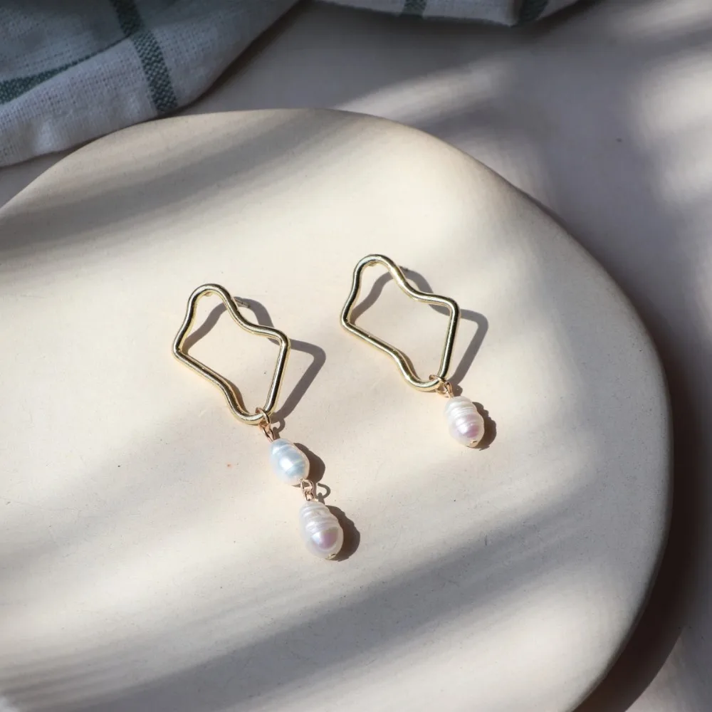 

JUHU Wholesale female gold plated pearl earrings asymmetry shaped geometric drop earrings