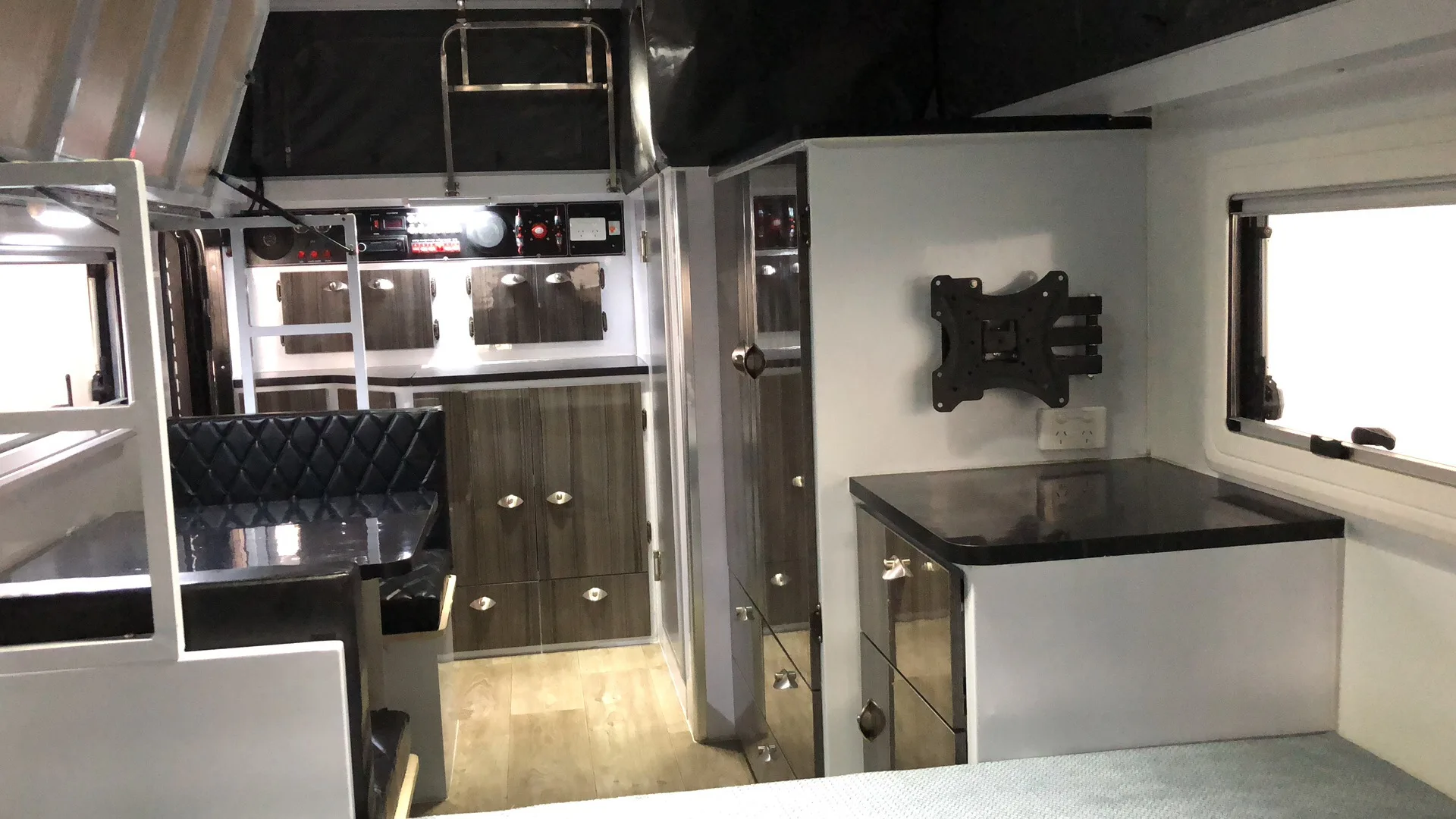 Offroad luxury hybrid caravan with ensuite inside, View offroad caravan