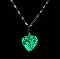 

New Hollow Heart Glow in the Dark Pendant Necklace - Valentine Day gift