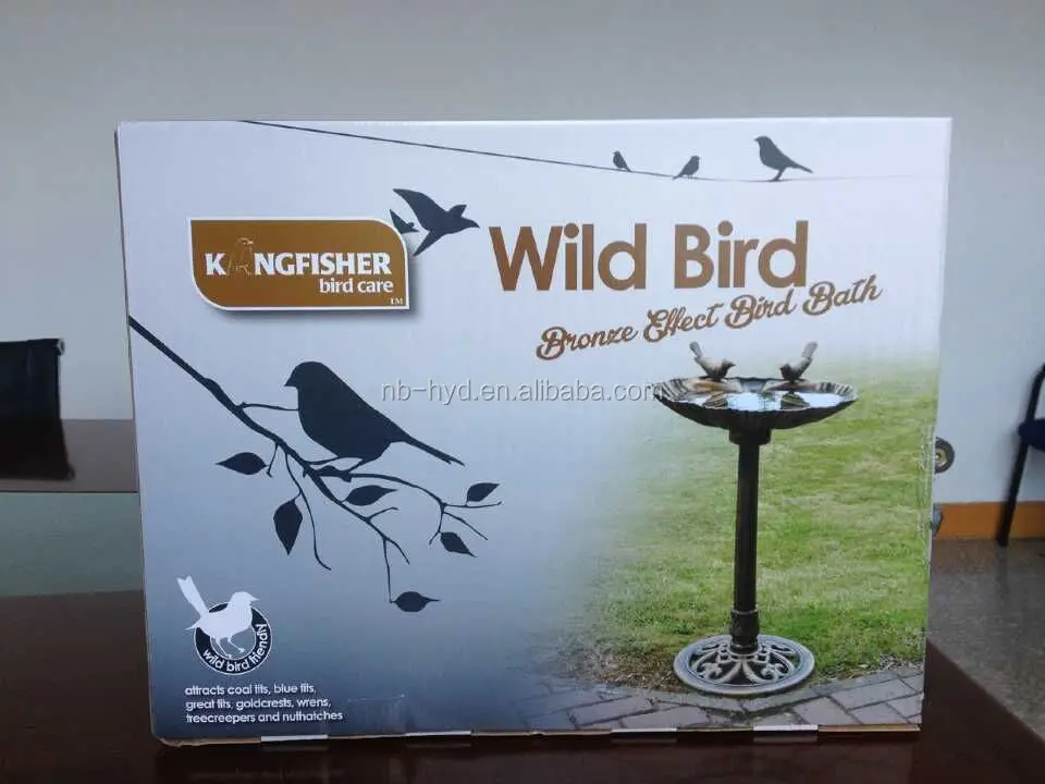 
Plastic garden bird bath with 2 birds 