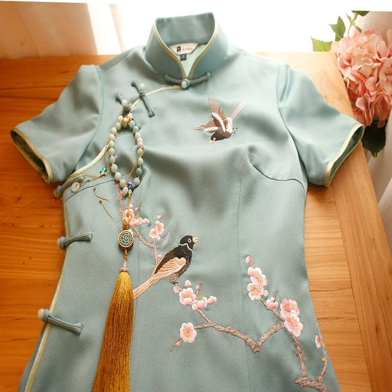 

Embroidery qipao