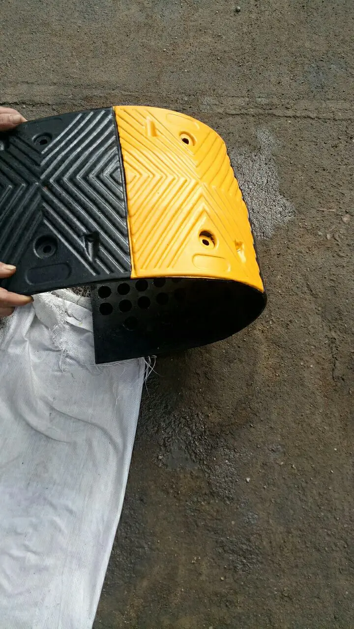 rubber speed hump (3).jpg