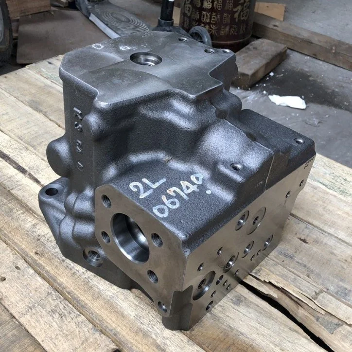 708-2L-06211 708-2L-31160 708-2L-06740 hydraulic pump case rear PC200-7 PC230-7 PC220LC-7 main pump case rear (1).jpg