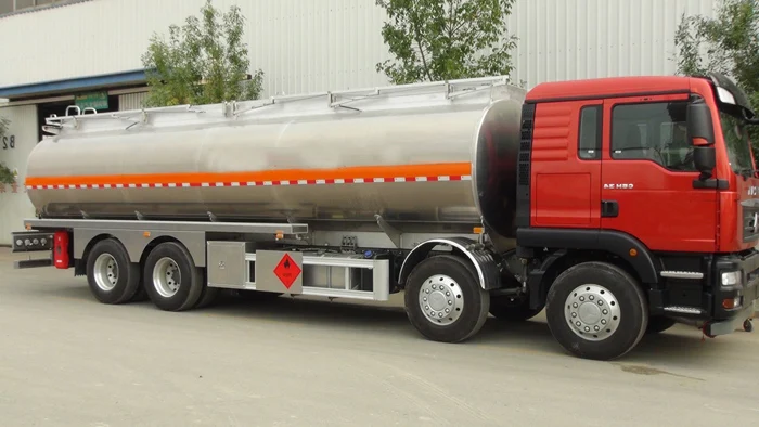 SINOTRUK-HOWO-tanker-truck-15m3-water-tank.jpg