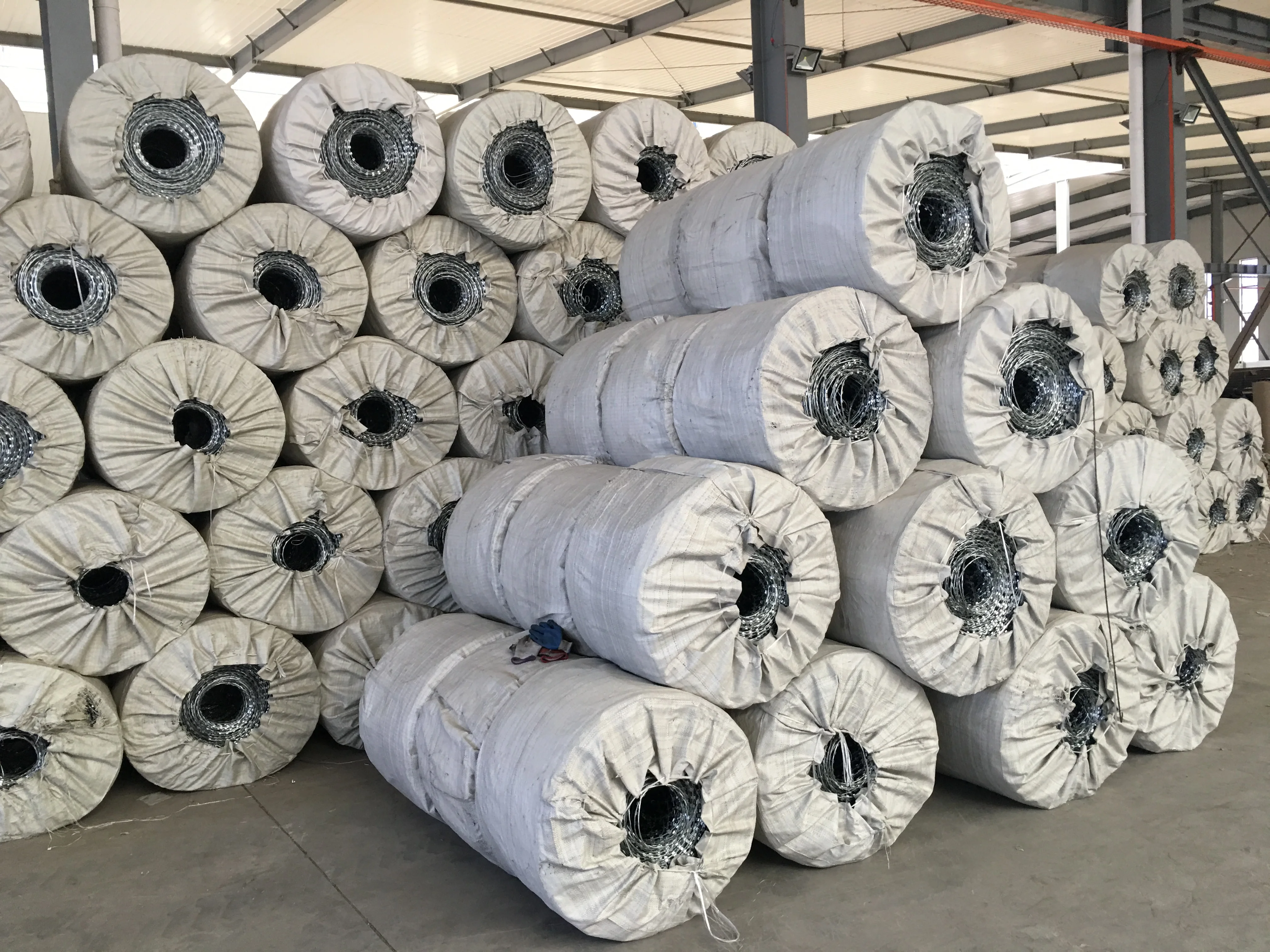 Razor Barbed Wire Fence Concertina Razor Barbed Wire Barbed Wire Price For Sale Weight Per Meter