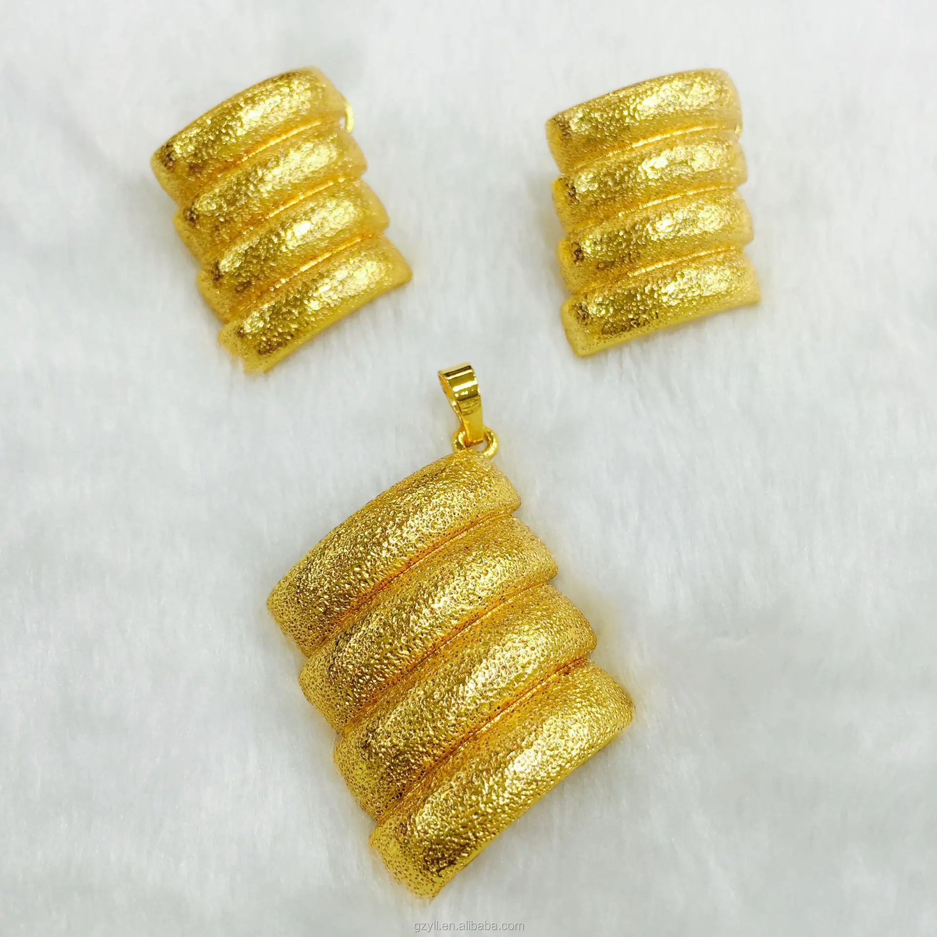 时尚迪拜珠宝大圈首饰套装铜金色女性耳环吊坠派对