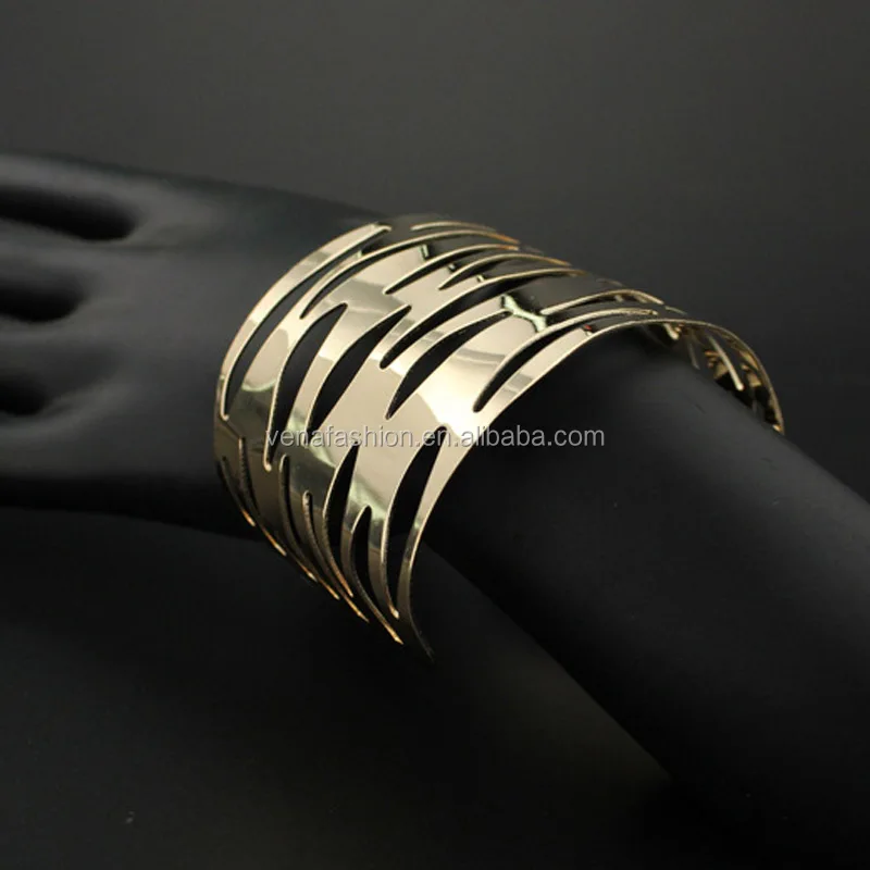 2015108936_770677398