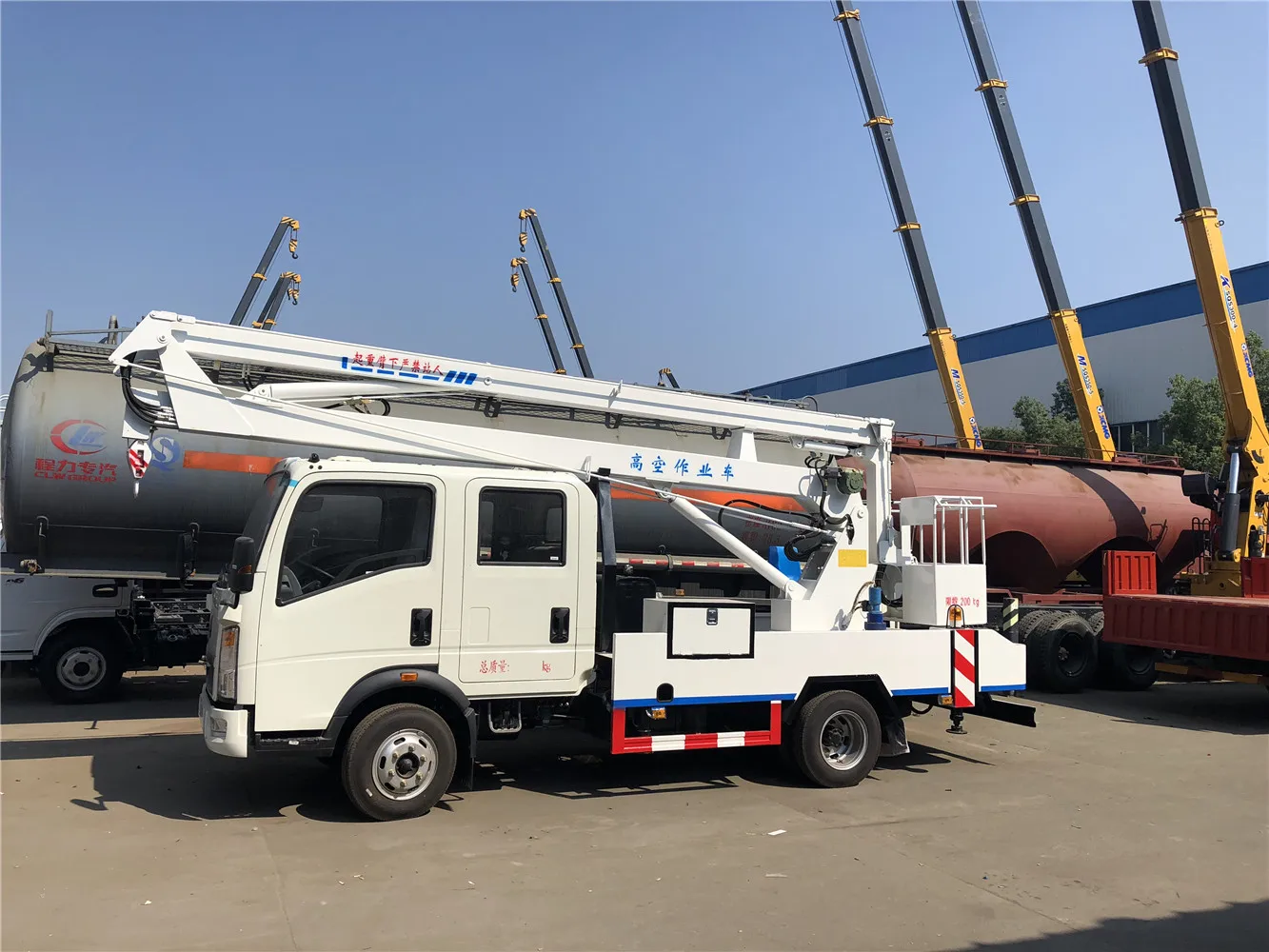 4x2 Jmc Double Cab Mini Bucket Truck Sale - Buy Mini Bucket Truck Sale ...