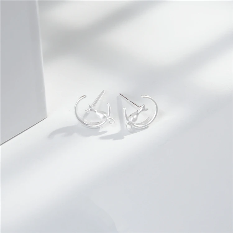 

Lady's Best Gift Cute 925 Cat and Moon Stud Earring Sterling Silver Lovely Kitty Cat Moon Earrings For Girls