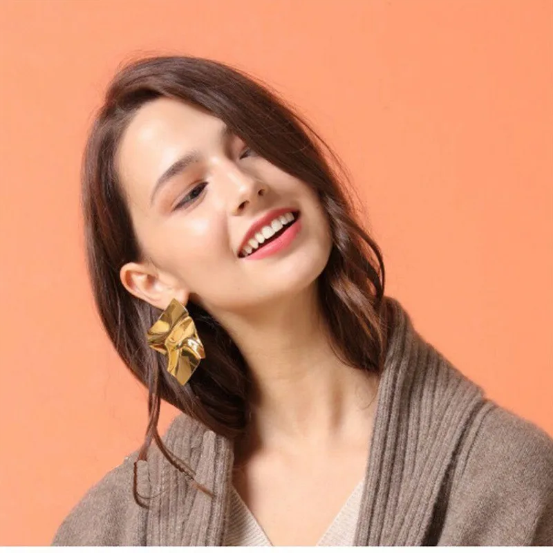 热卖欧美大人气耳环,女士金属简单大金耳环