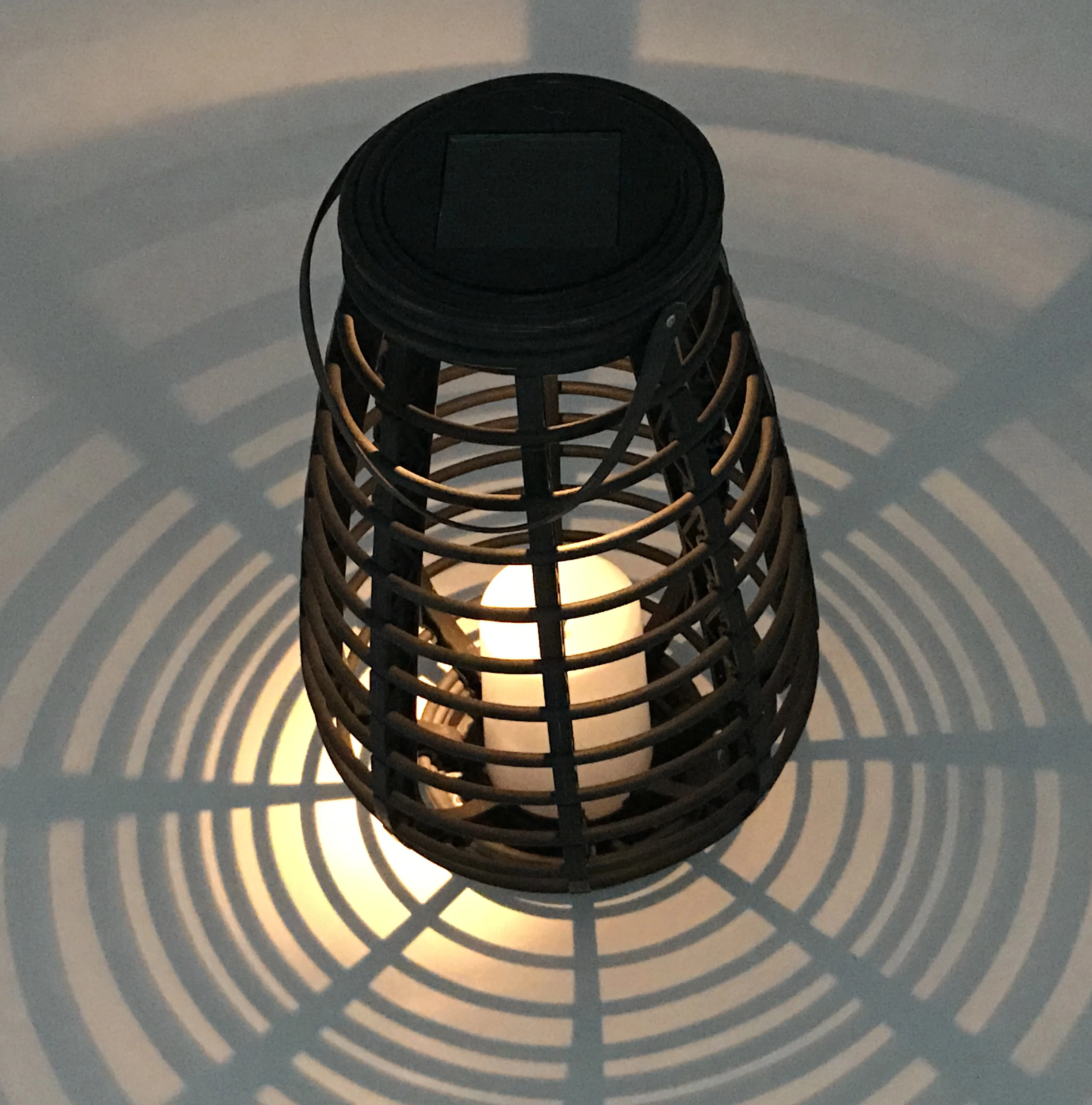 太阳能灯笼悬挂供电光室外装饰灯为庭院和花园