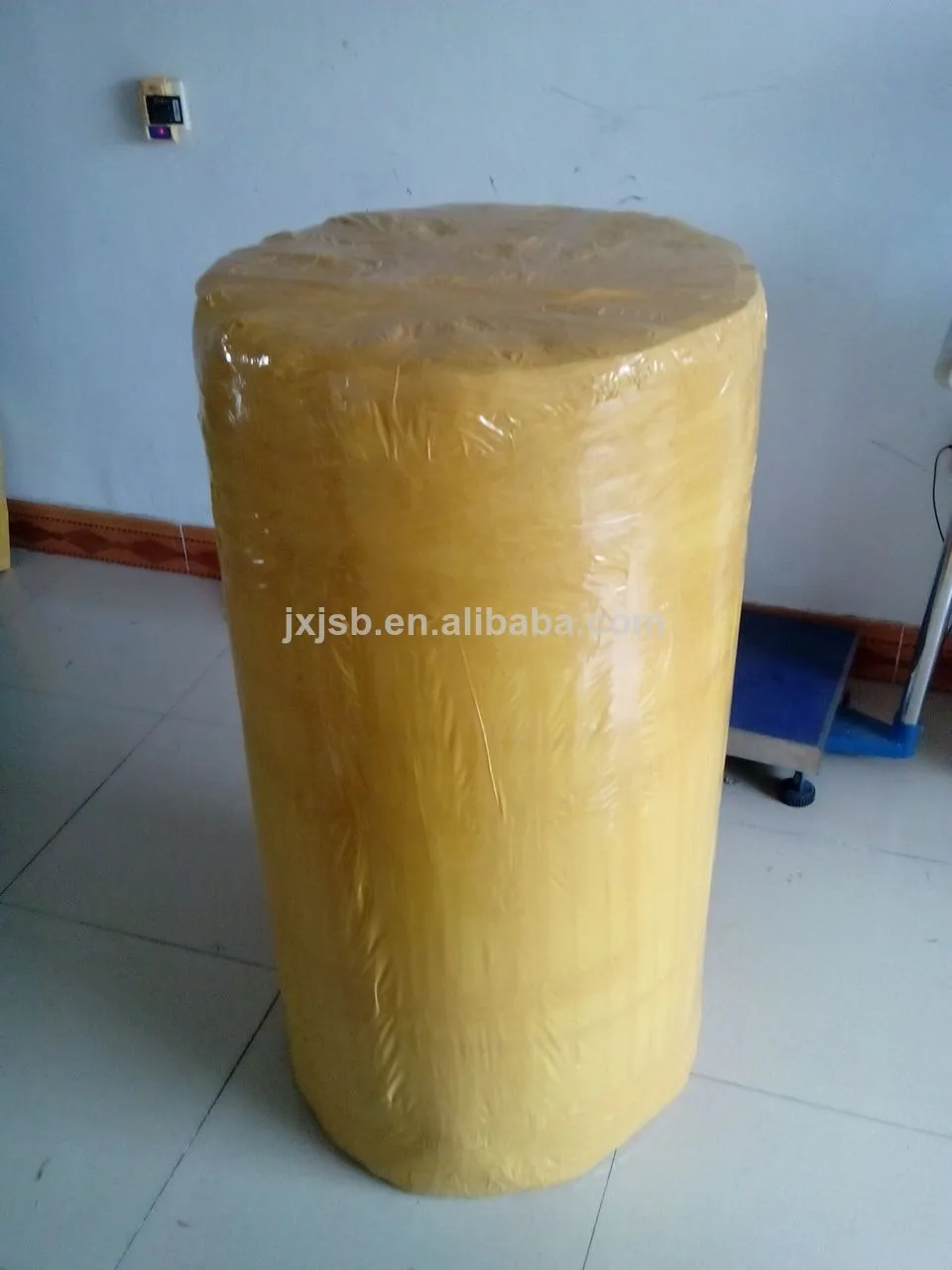 Shipping of gold carpet.jpg