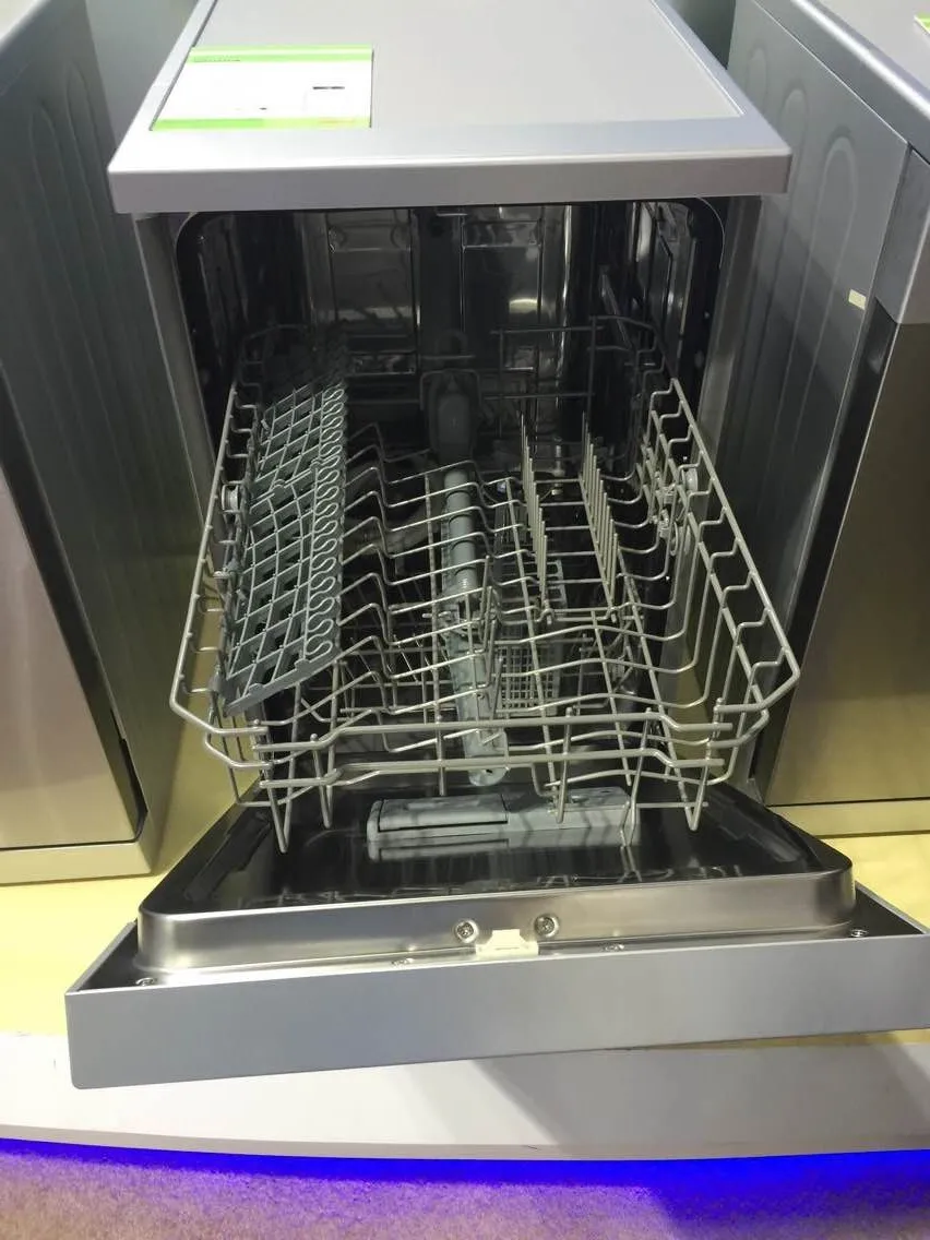 Kitchen Appliance Freestanding Dishwasher In Dubai With Led Display