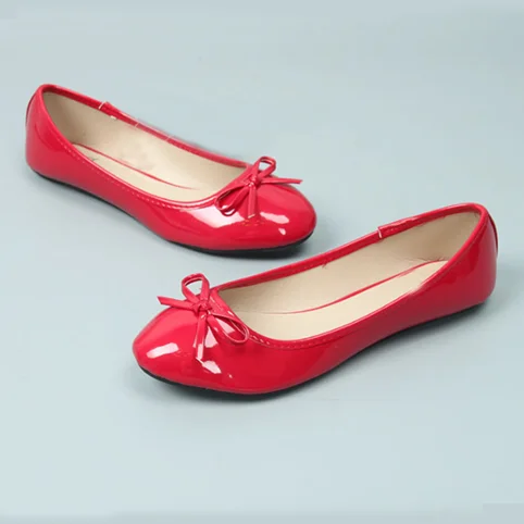 flat dress shoes.png
