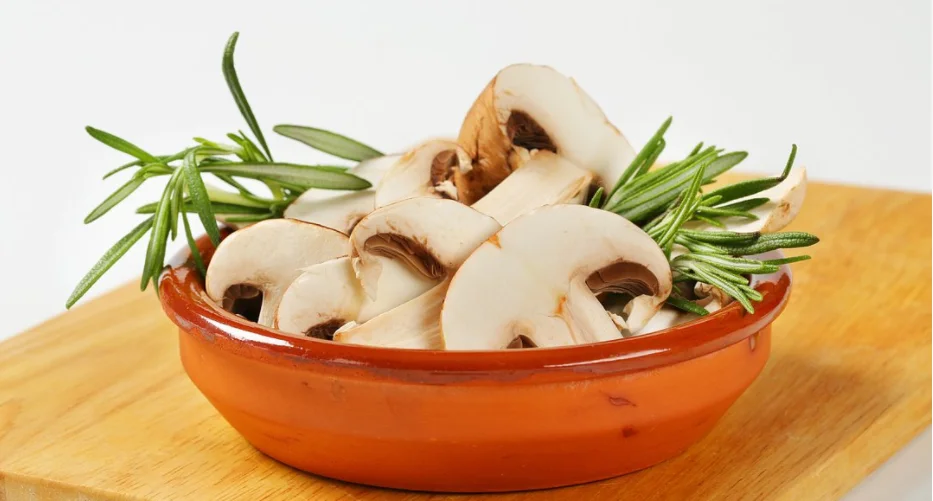 lentinus edodes,被称为山宝藏之王,是一种高蛋白, 低脂营养保健食品.