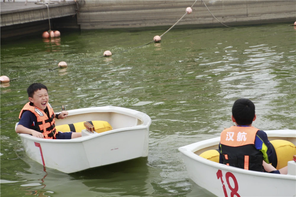 
school boys OP sail boat for School Curriculum 