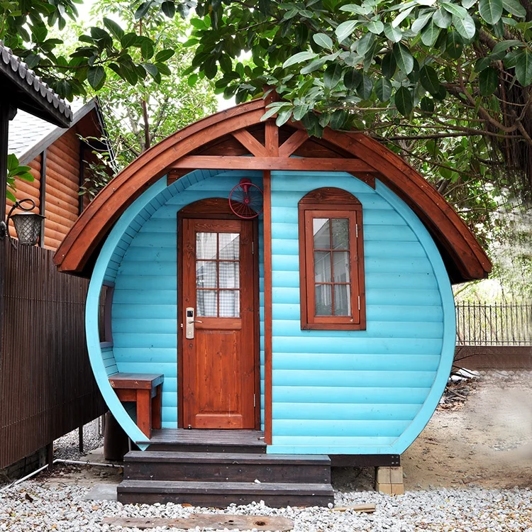 cabane en bois habitable 2.2-mètres-carrés-faire-soi-même-matériaux-récup