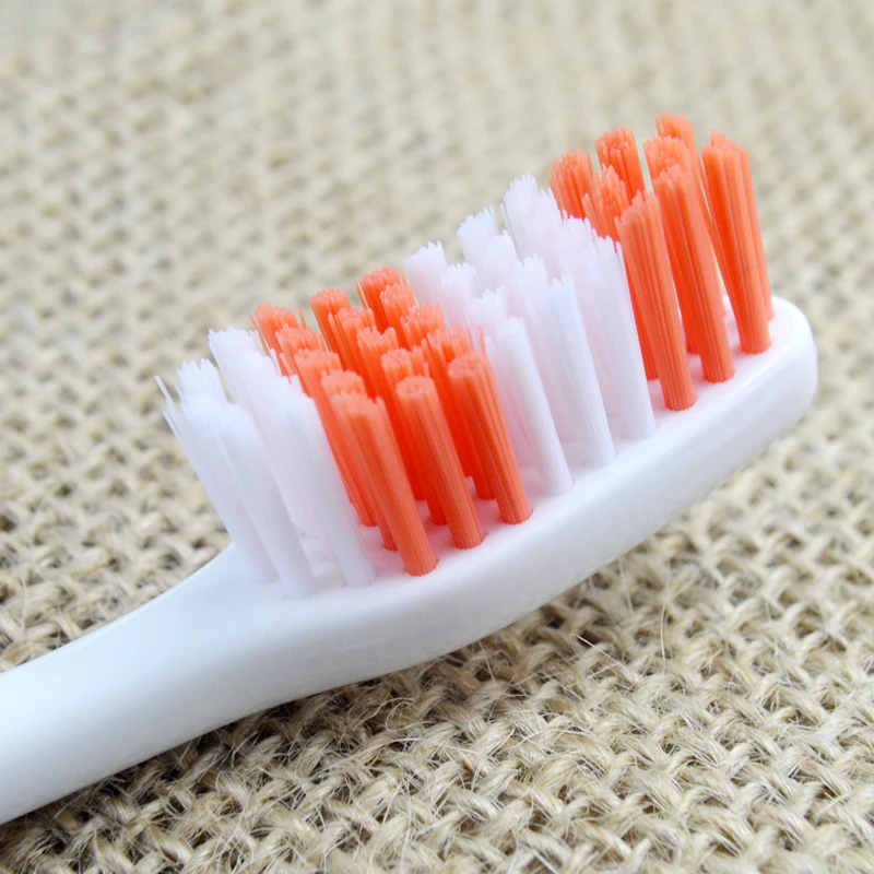 批发定制 odm 软毛家庭旅行橙色成人塑料牙刷