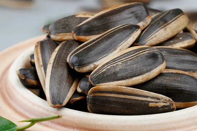 Roasted Sunflower Seeds With Walnut,Lemon,Milk,Spicy