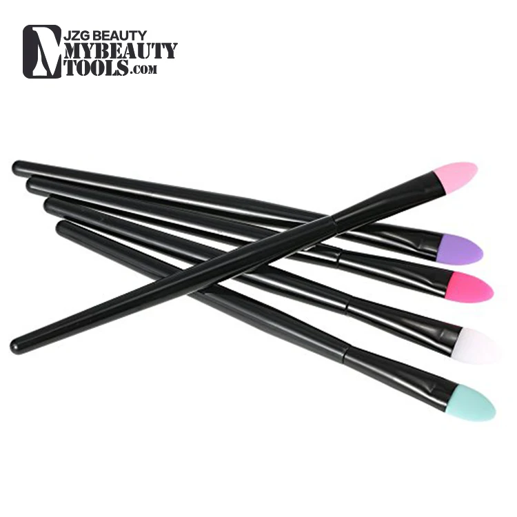 cosmetic brush.jpg