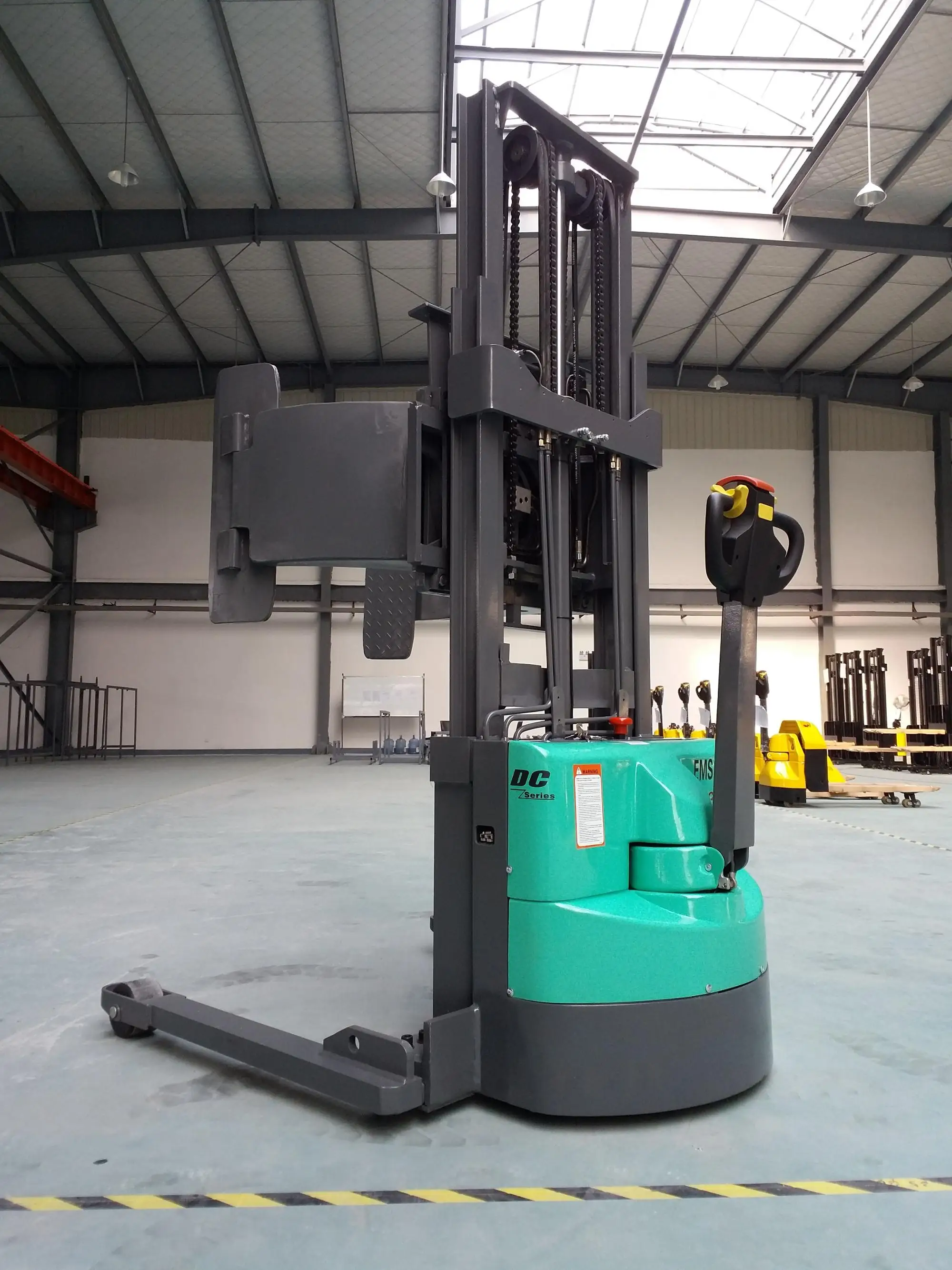 Walk Behind Narrow Aisle Electric Stacker Truck For Pallets Lift 3500mm