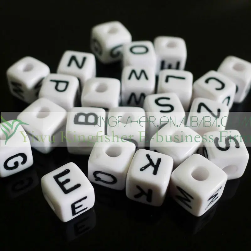 7*7mm Cube Shape Vertical Hole White Colored Plastic Alphabet Beads