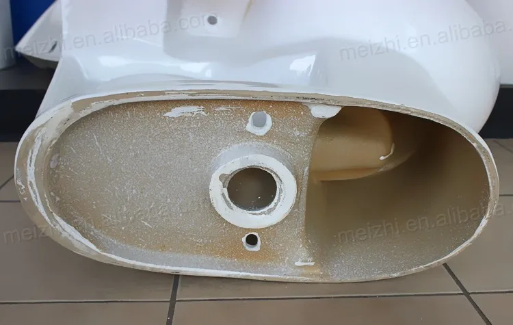 Precio barato diseño moderno cuarto de baño de cerámica taza del