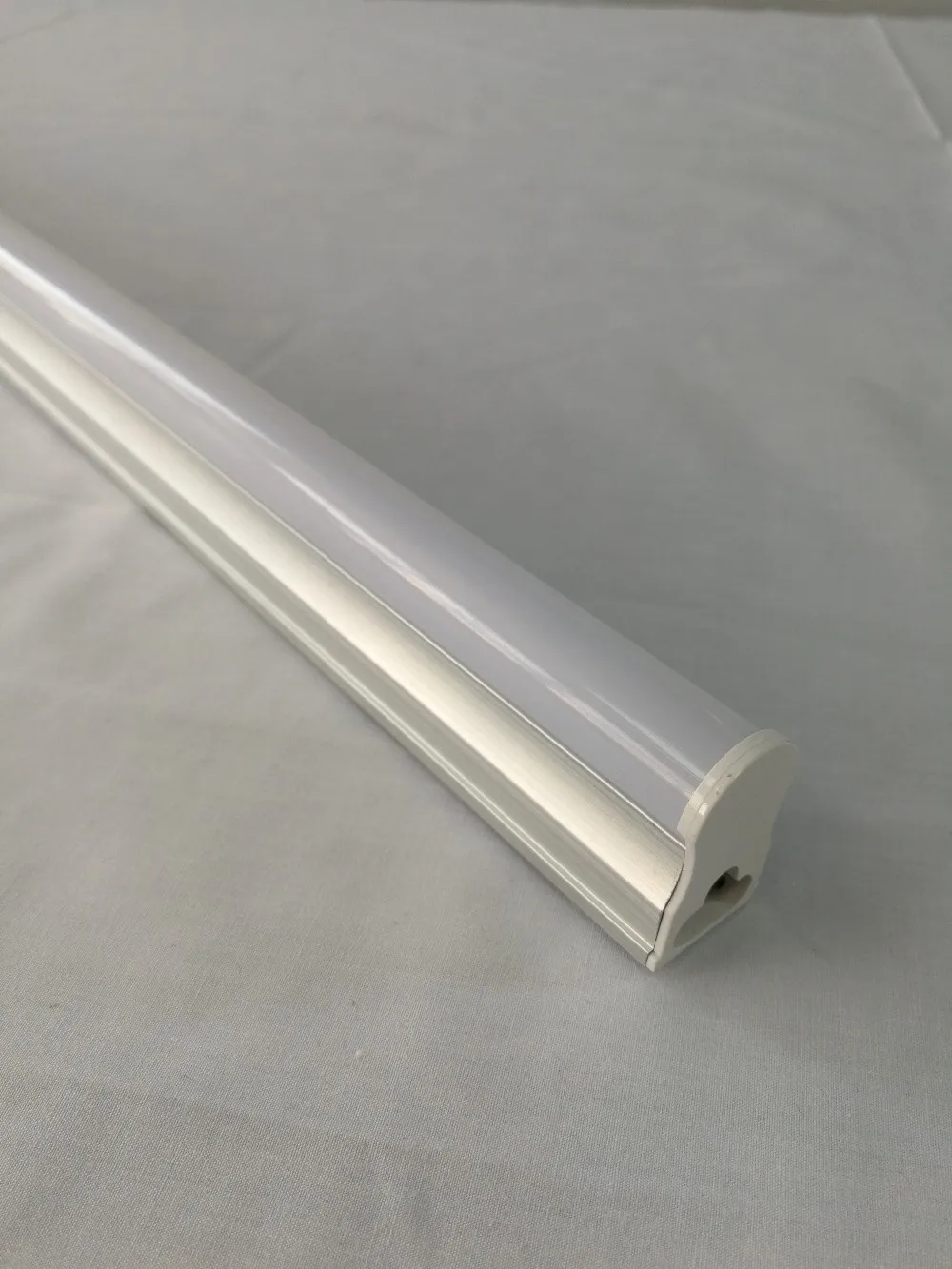 9 m 3000 k 14 w led t5 管灯印度市场 14w 管灯铝和塑料 2.