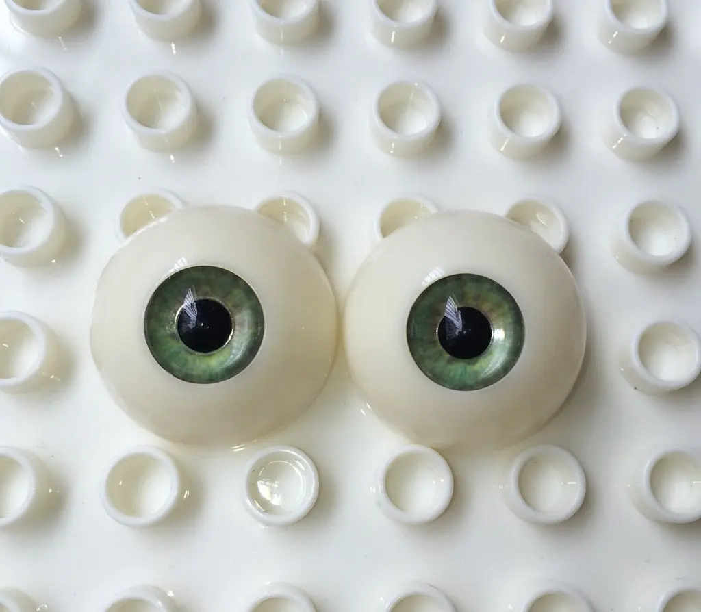 30mm BASIL GREEN ACRYLIC ROUND DOLLS EYES