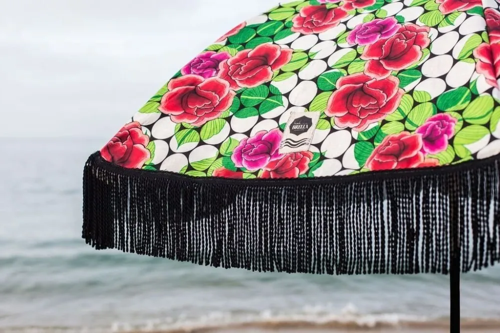 Цветы кисти зонтики. Зонт пляжный с бахромой. Зонт с бахромой песочный / la sorella.