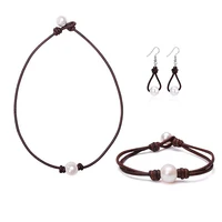 

simple leather gift jewellery set