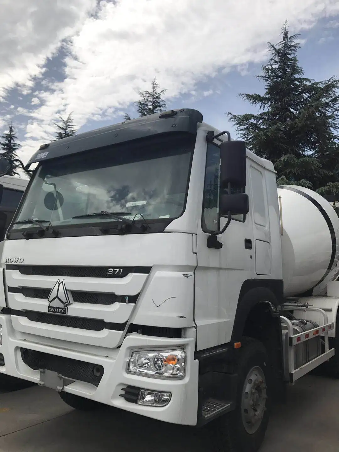 High quality used Howo 8 cbm small cement mixer truck cheap price