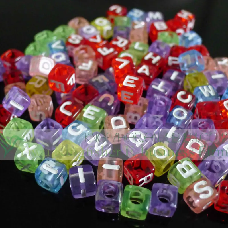 7*7mm Cube Shape Vertical Hole White Colored Plastic Alphabet Beads